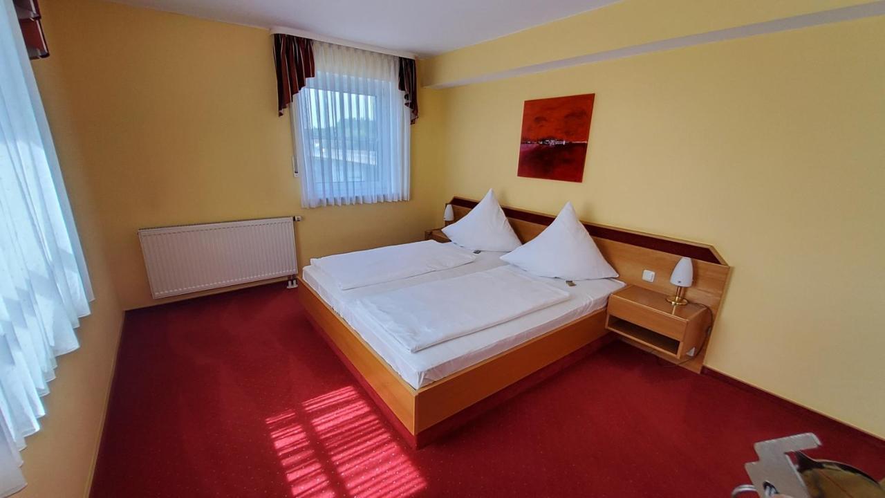 Hotel-Cafe 3 Kronen Бургленгенфельд Экстерьер фото